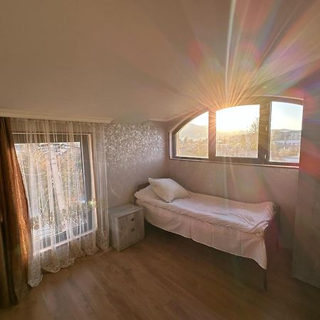 Family Hotel Ґорі Екстер'єр фото