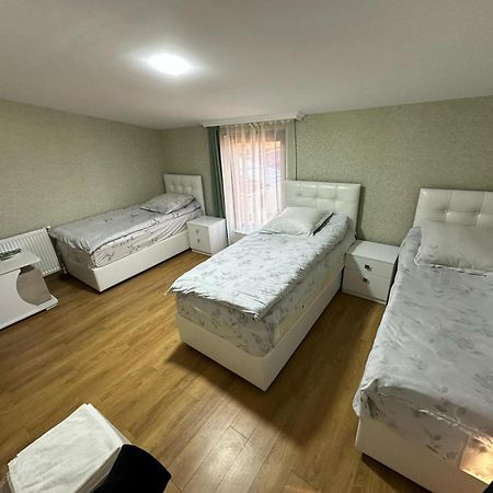 Family Hotel Ґорі Екстер'єр фото