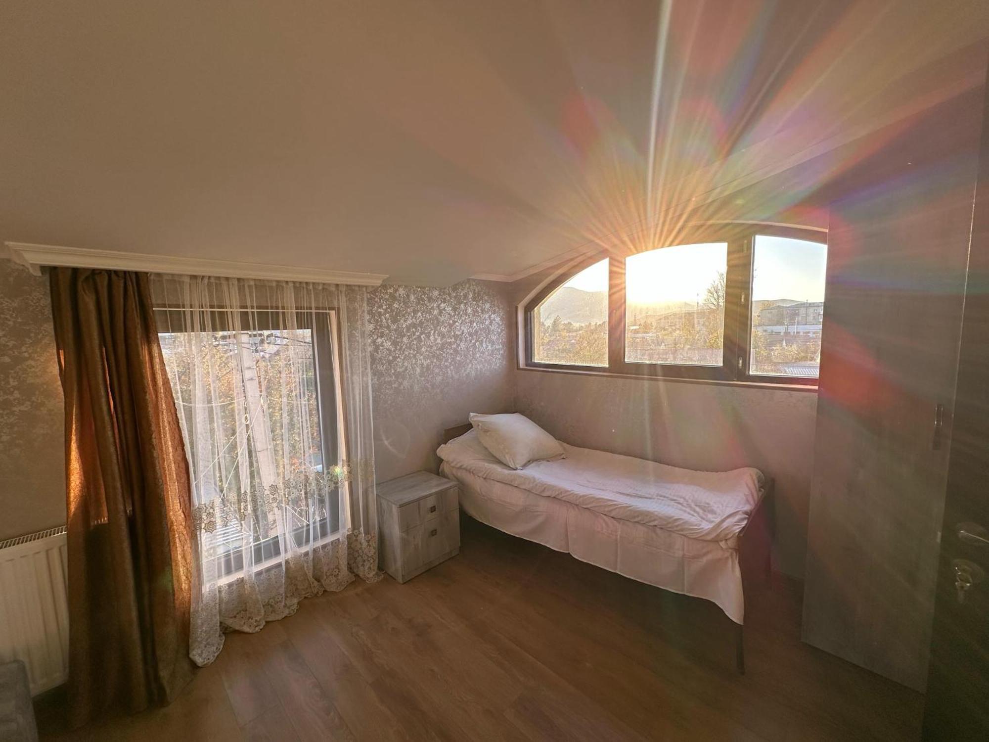 Family Hotel Ґорі Екстер'єр фото